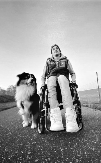 Barrierefrei-chris-calm-mit-seinem-hund