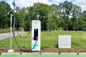 Das bild zeigt eine Zapfsäule für Elektroautos